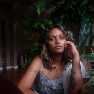 Meet your Posher, Moni